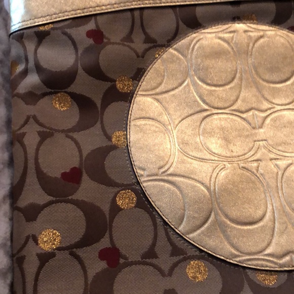 Gorgeous Coach red heart gold 15x13x4 rare find bag - Picture 5 of 12